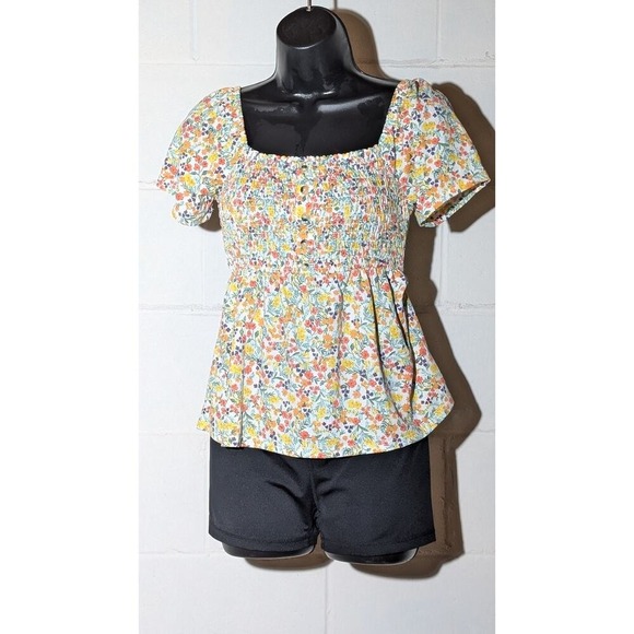 No Boundaries Floral Smocked Top Square Neck Short Sleeve Blouse Small - Picture 1 of 4